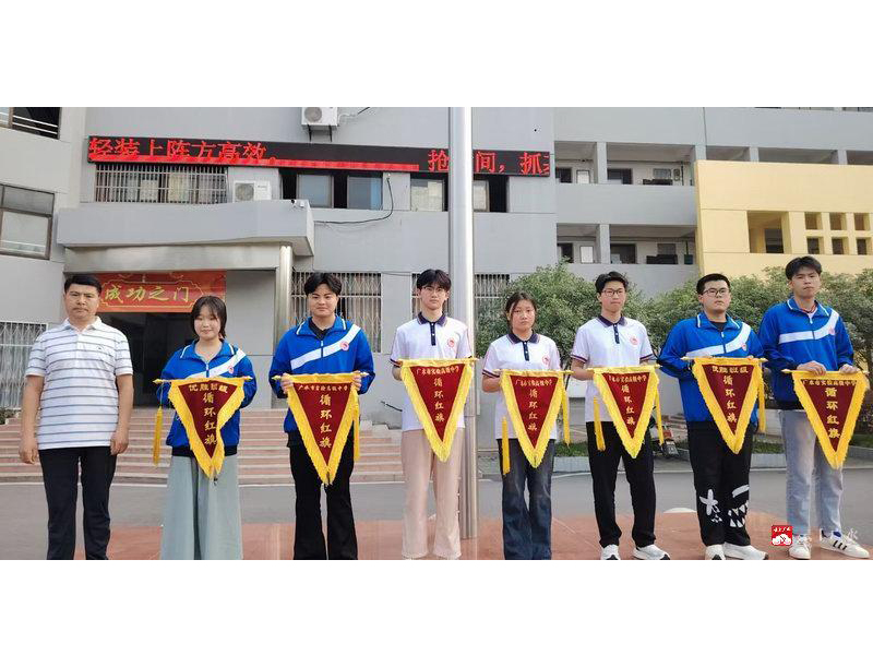 高三校区举行升旗仪式：深情演讲寄语学子珍