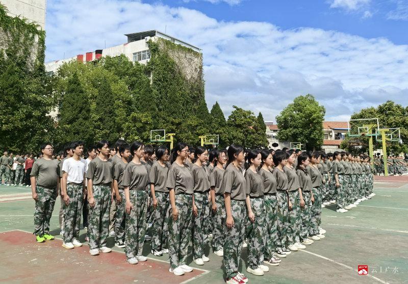 青春无畏烈日  磨砺彰显风采——实验高中