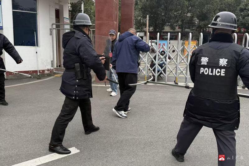 广水市实验高中开展反恐防暴演练